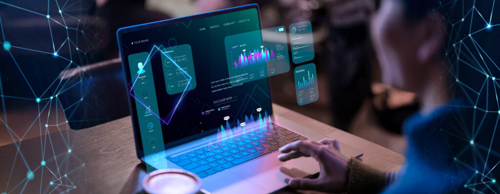 Pessoa usando notebook com gráficos e painéis de dados flutuando em realidade aumentada, representando tecnologia, análise de dados e transformação digital.